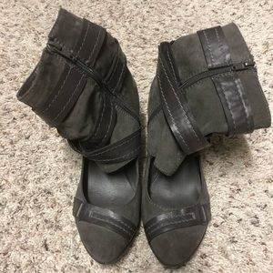 Open toe ankle booties 😍